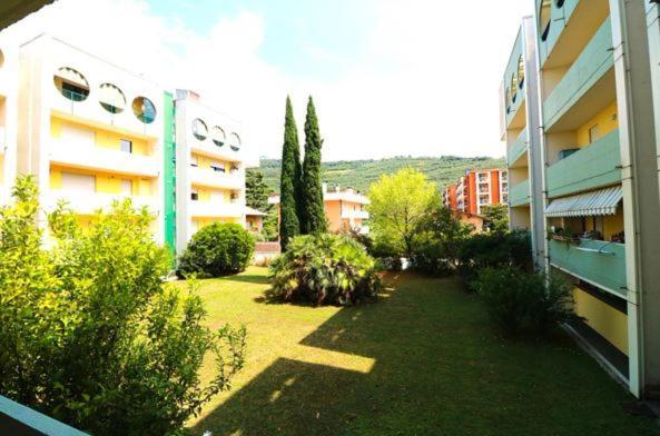 Riva Walk To Lake Exterior foto